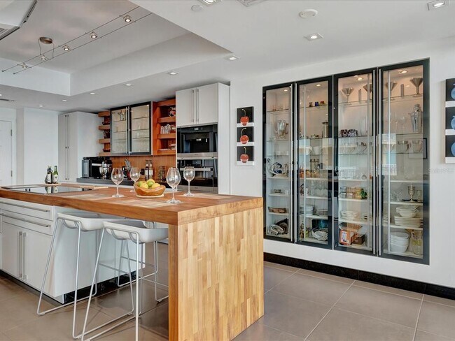 Building Photo - 555 5th Ave NE