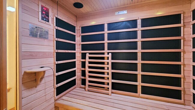 Building Photo - Home in Everett 3 Beds 2.5 bath - Pet Frie...