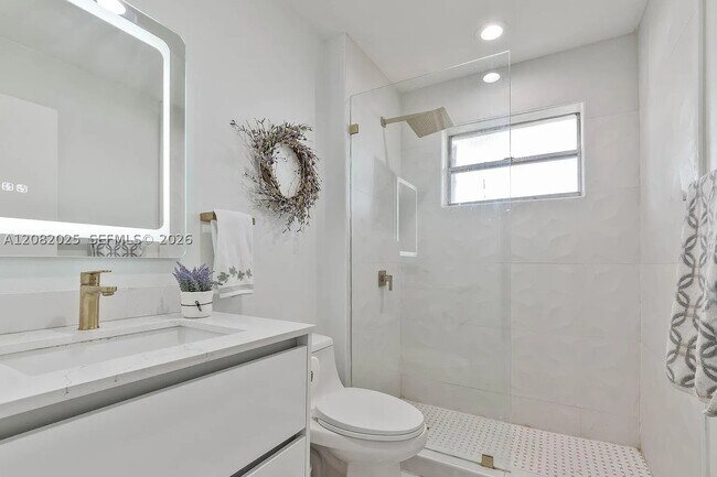 Building Photo - 518 Woodgate Cir