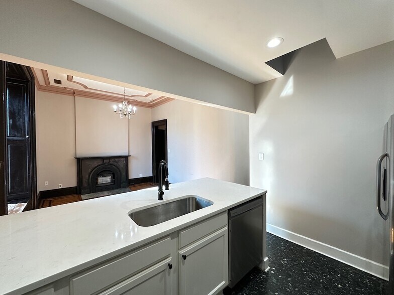 Building Photo - 238 S Ashland Ave
