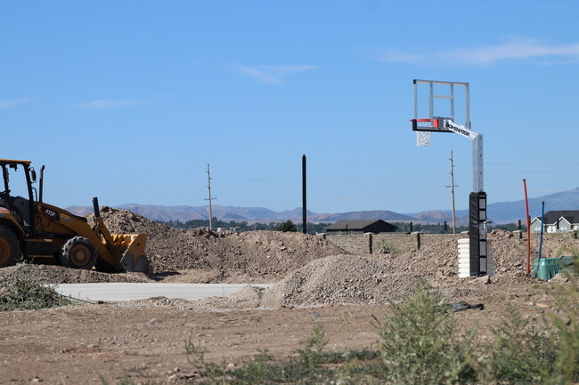 Building Photo - 539 W 1810 N