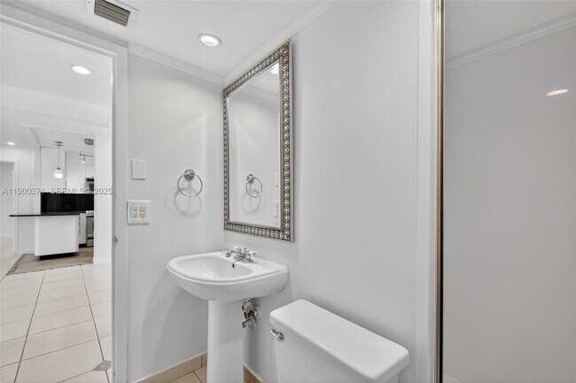 Building Photo - 1050 SE 15th St