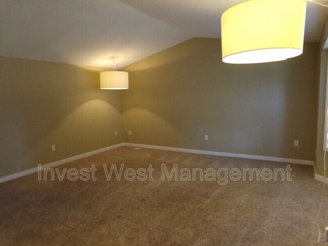 Building Photo - 1210 NE 163rd Ct