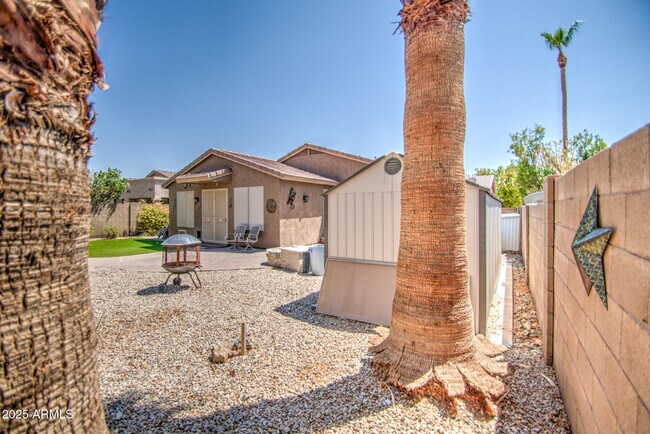 Building Photo - 1634 W Windsong Dr