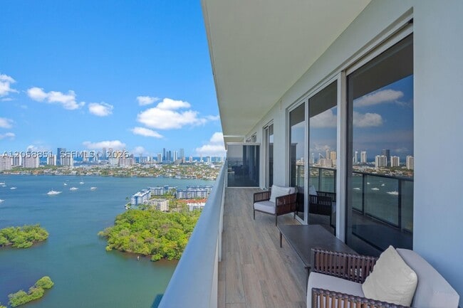 Building Photo - 16385 Biscayne Blvd