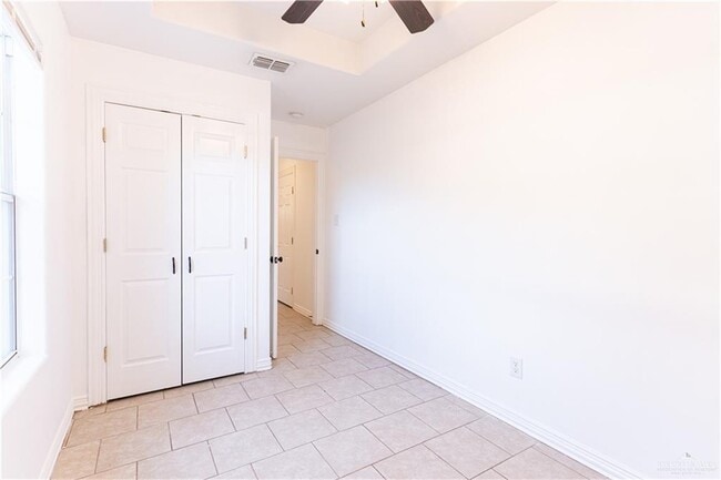 Building Photo - 17 Jade St