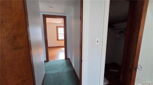 Building Photo - 1 Cresthaven Dr