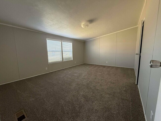 Building Photo - 120 Parma Ct