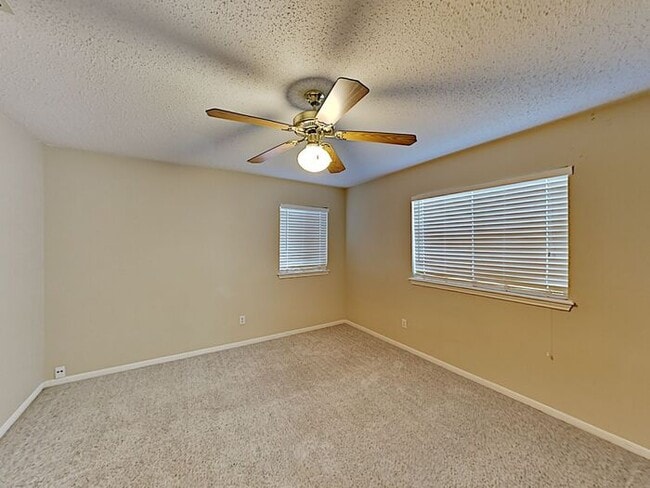 Building Photo - *No Application Fee*
