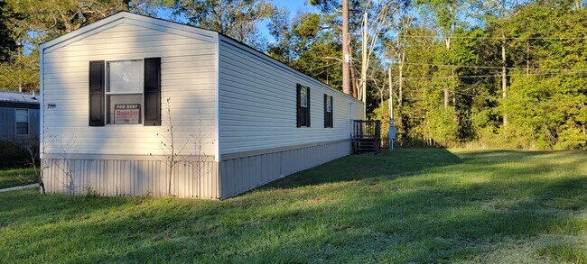 Building Photo - Nice 3 bedroom/2 bathroom mobile home located in Willow Oak Park in Keithville!