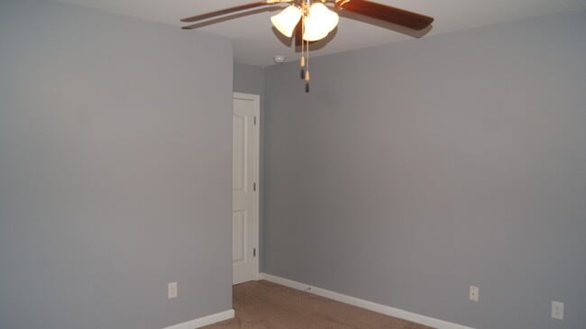 Building Photo - 375 Niblick Dr