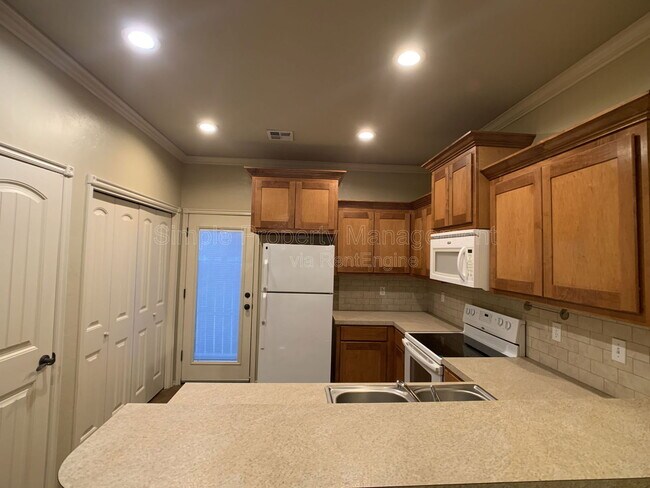 Building Photo - 14870 Gilbert St