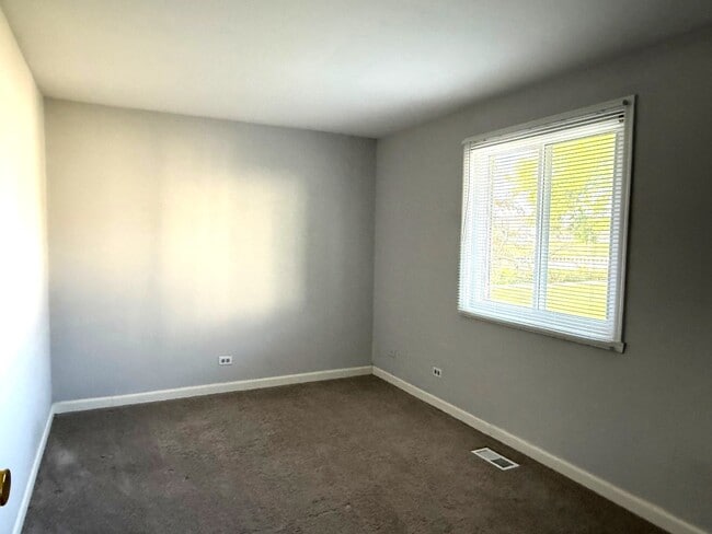 Building Photo - 931 Shattuck Ln