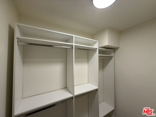 Building Photo - 314 S Clark Dr