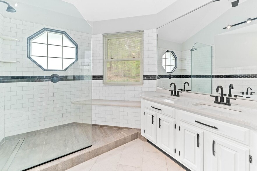 Building Photo - 4673 Shadyside Ln