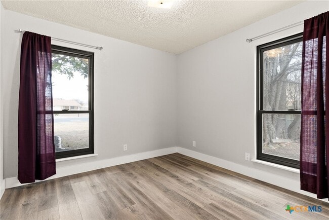 Building Photo - 2606 Lake Rd