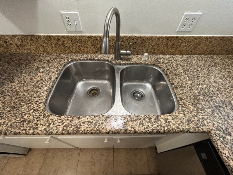 Building Photo - 2340 W Greenacre Ave