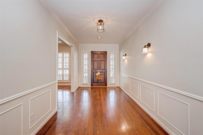 Building Photo - 12419 Huntingwick Dr