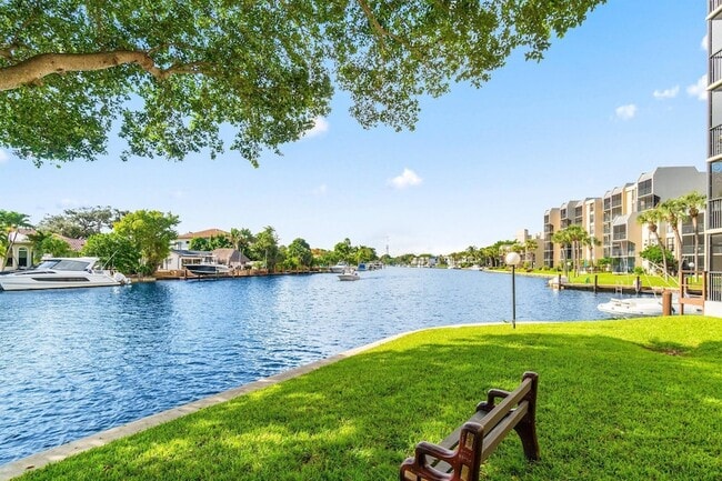 Building Photo - 15 Royal Palm Way