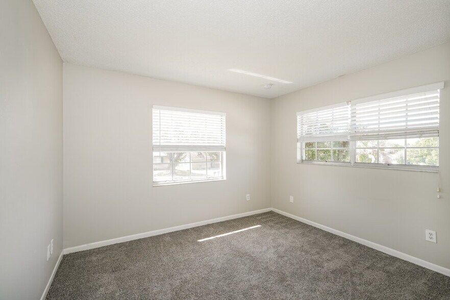 Building Photo - 5105 Chamber Ct