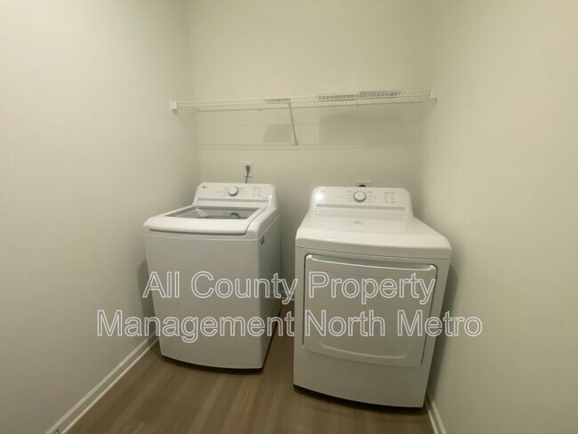 Building Photo - 152 Parkwood Dr