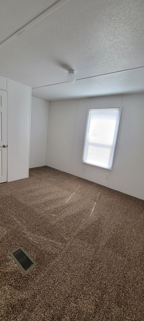 Building Photo - Ready to Move in