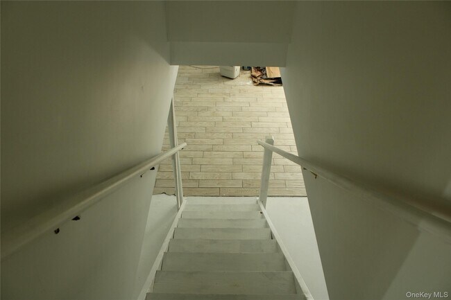 Building Photo - 8 Tanglewood Dr