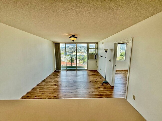 Building Photo - 1BD/1BA/1 Covered Parking