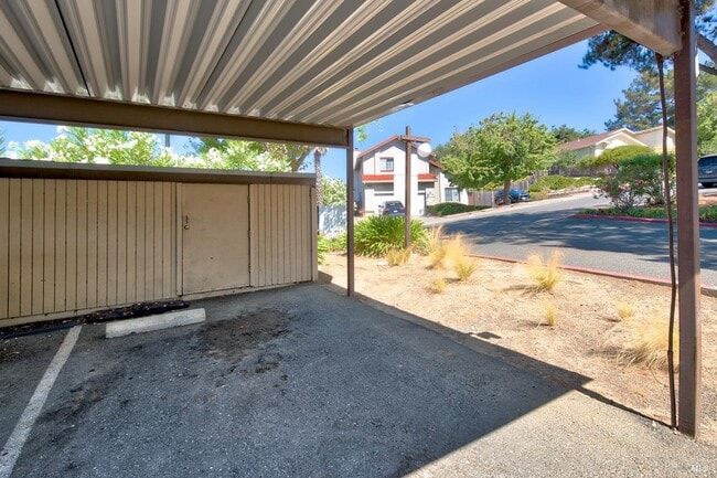 Building Photo - 355 Parkview Terrace