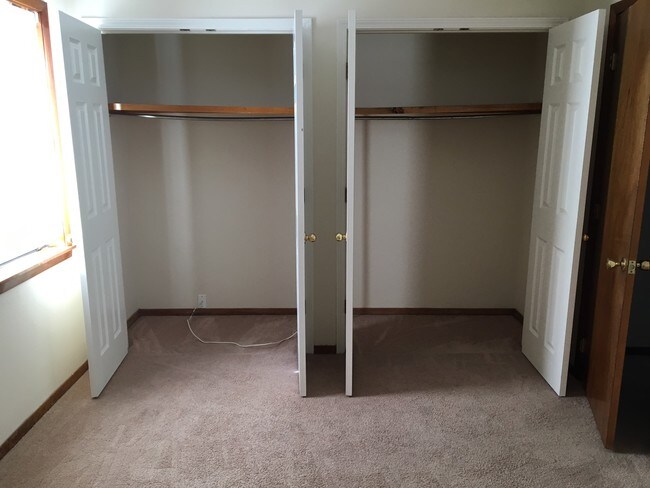 Bedroom 1 closet - 6414 Koosa Dr