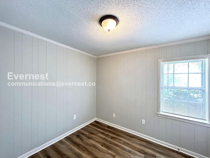 Building Photo - 2092 Hornsby Cove