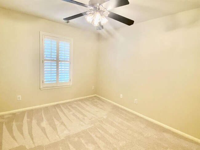Building Photo - 7807 Highland Glen Dr