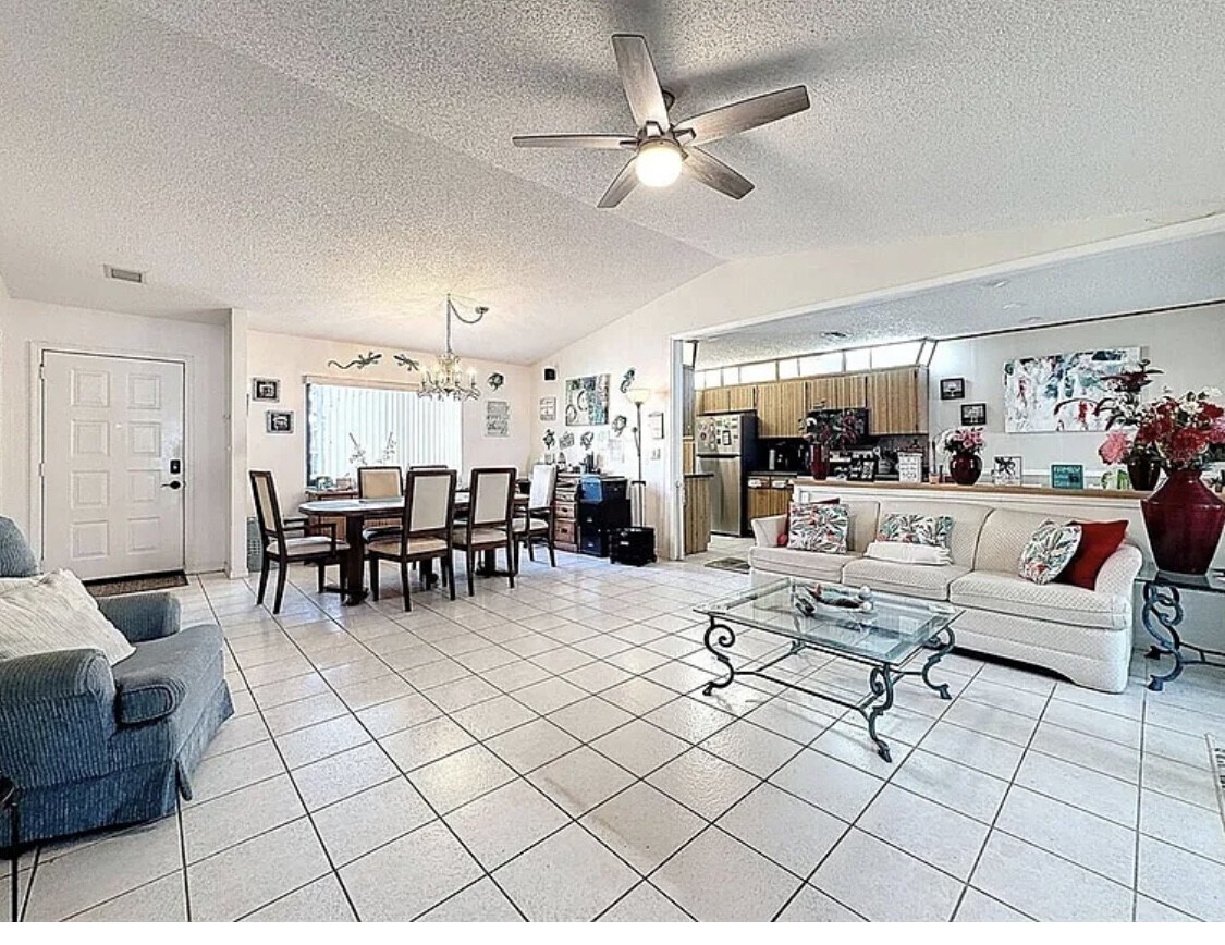 Building Photo - 7569 Heather Walk Dr