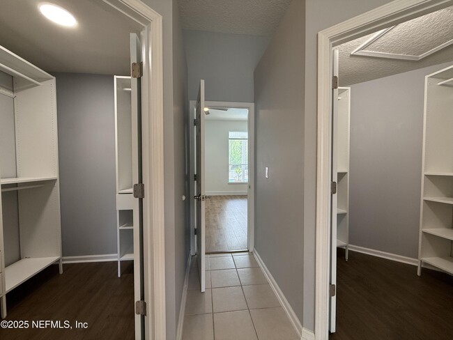 Building Photo - 1319 N Kyle Way