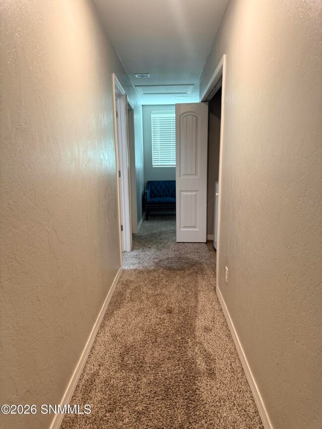 Building Photo - 548 La Entrada Cir