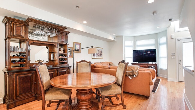 Building Photo - 317 Montrose St