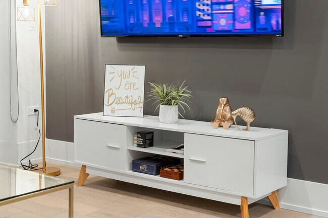 Building Photo - 318 W Grand Ave