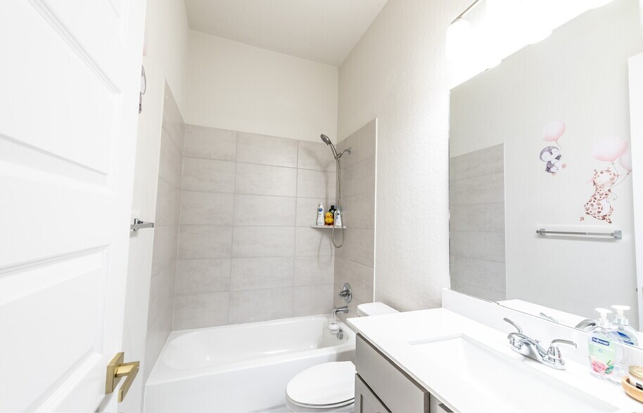 Building Photo - 14336 Apache Wls