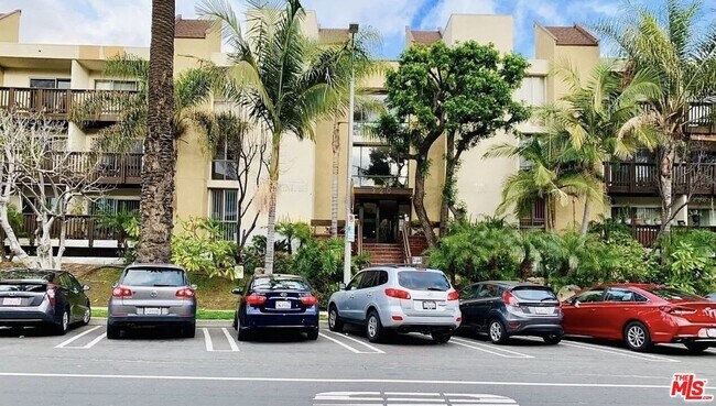 Building Photo - 320 S Ardmore Ave