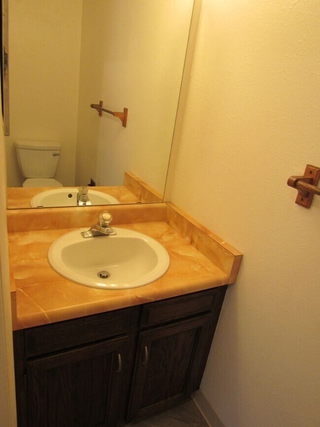 Building Photo - 3 bedroom condo in ARVADA