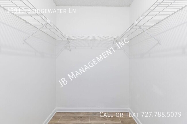 Building Photo - 15913 Bridgewater Ln