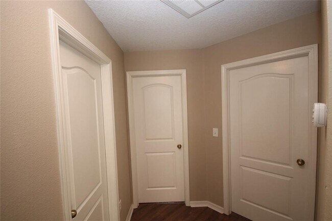 Building Photo - 12716 Evington Point Dr