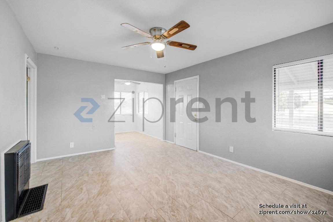 Building Photo - Unit