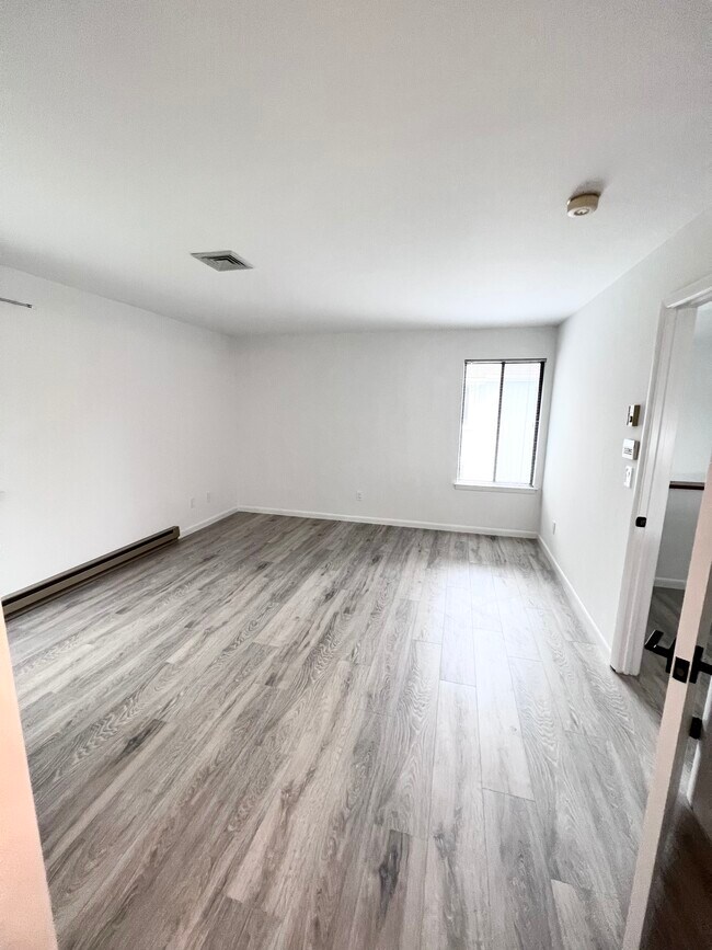 Building Photo - 15 Lantern Cir