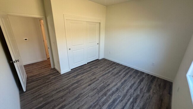 Building Photo - Coyote Run Duplexes 6000
