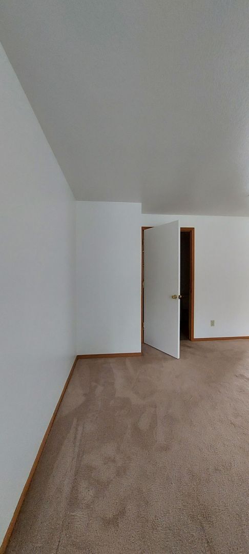 Building Photo - Auburn retro rambler home - 3 bedrooms and...