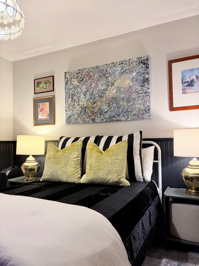 Building Photo - 1044 Hummingbird Ln