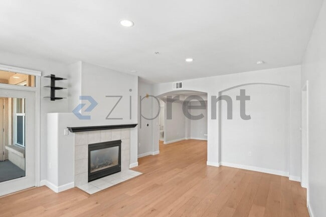 Building Photo - 30 E Julian St