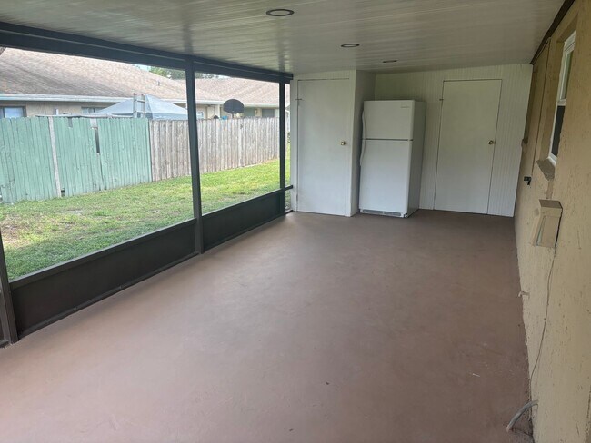 Building Photo - **APPLICATION PENDING DO NOT APPLY**Beautiful, newly renovated 3/2 Condo in a Great Neighborhood/...