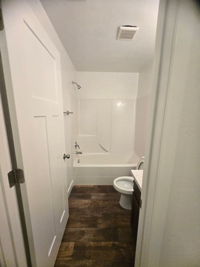 Building Photo - 3 Bed 2 Bath Townhouse for Rent!